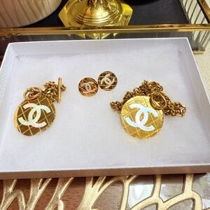 Elegant Gold Set of Necklace, Earing and Bracelet.